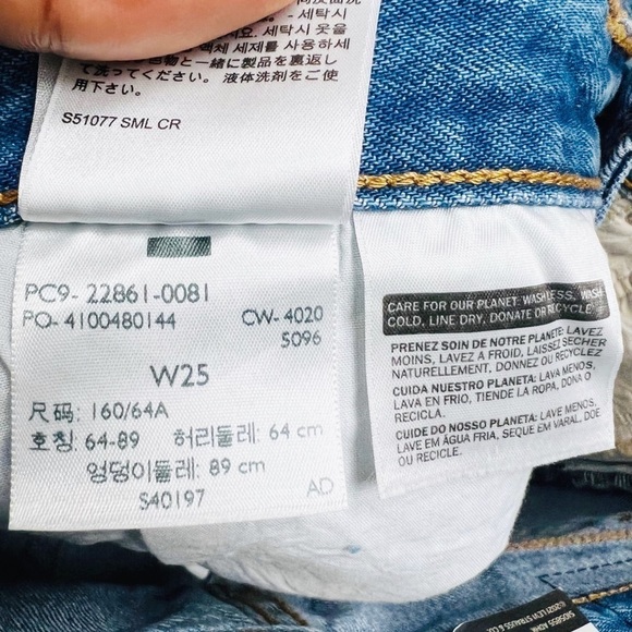 Levi’s Premium Wedgie Fit Ankle Jeans - Picture 10 of 12